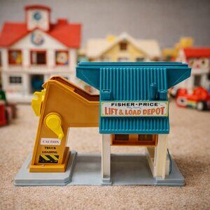 Vintage Fisher-Price Little People Lift & Load Depot #942